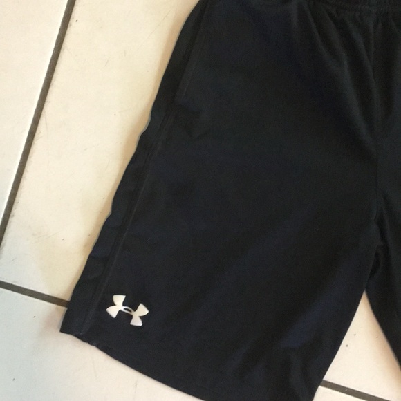 Two pairs UNDER ARMOUR Boys shorts Black - Picture 3 of 7